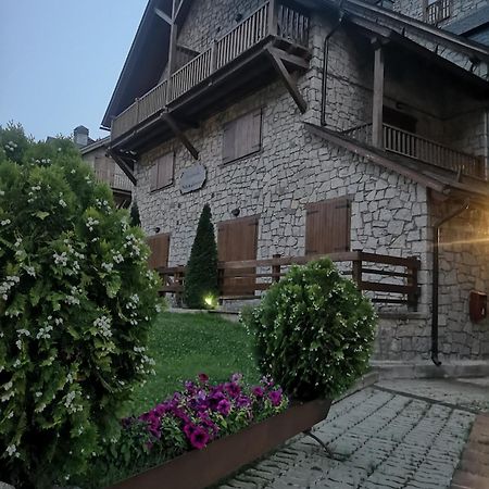 Residencial Valle De Benasque Bagian luar foto