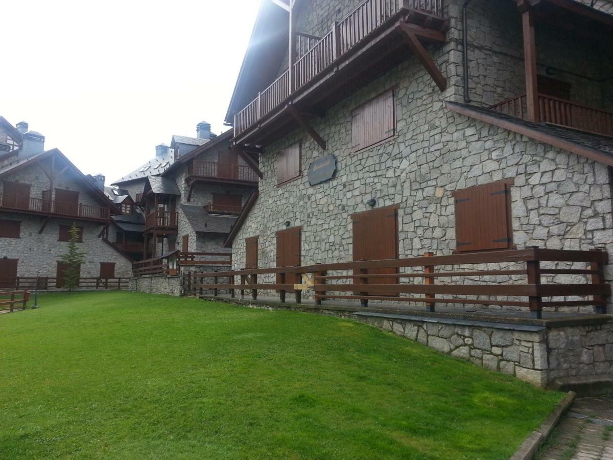 Residencial Valle De Benasque Bagian luar foto